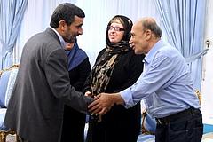Irans Präsident Mahmoud Ahmadinejad empfängt Ameneh Bahrami und ihre Familie