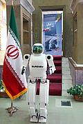 Surena 2 ist ein humanoider Roboter aus Iran