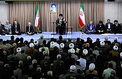 Ayatollah Khamenei mit Irans Staatsführern