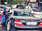 Armut Reichtum Iran Mercedes Benz SL 500 Luxusautos Kinder  Straße