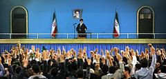 Iran religiös-politischer Staatsoberhaupt Ayatollah Ali Khamenei vor Universitätsstudenten am 3. November 2013