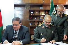 Irans Verteidigungsminister Ahmad Vahidi und Afghanistans Verteidigungsminister Abdul Rahim