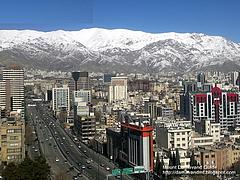 Hauptstadt Teheran Berge Iran Schnee Hochhäuser Verkehr Kraftfahrstraße Schnellstraße