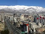 Hauptstadt Teheran Berge Iran Schnee Hochhäuser Verkehr Kraftfahrstraße Schnellstraße