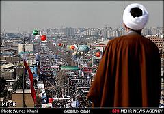Pro-staatliche Demonstration Kundgebung Aufmarsch Massenkundgebung Massenversammlung Demo Jahrestag Islamische Revolution Iran Republik
